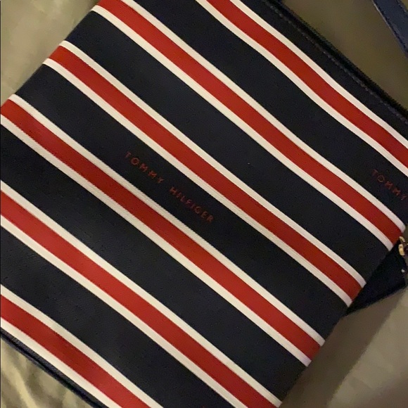 tommy hilifiger purse - Picture 3 of 3